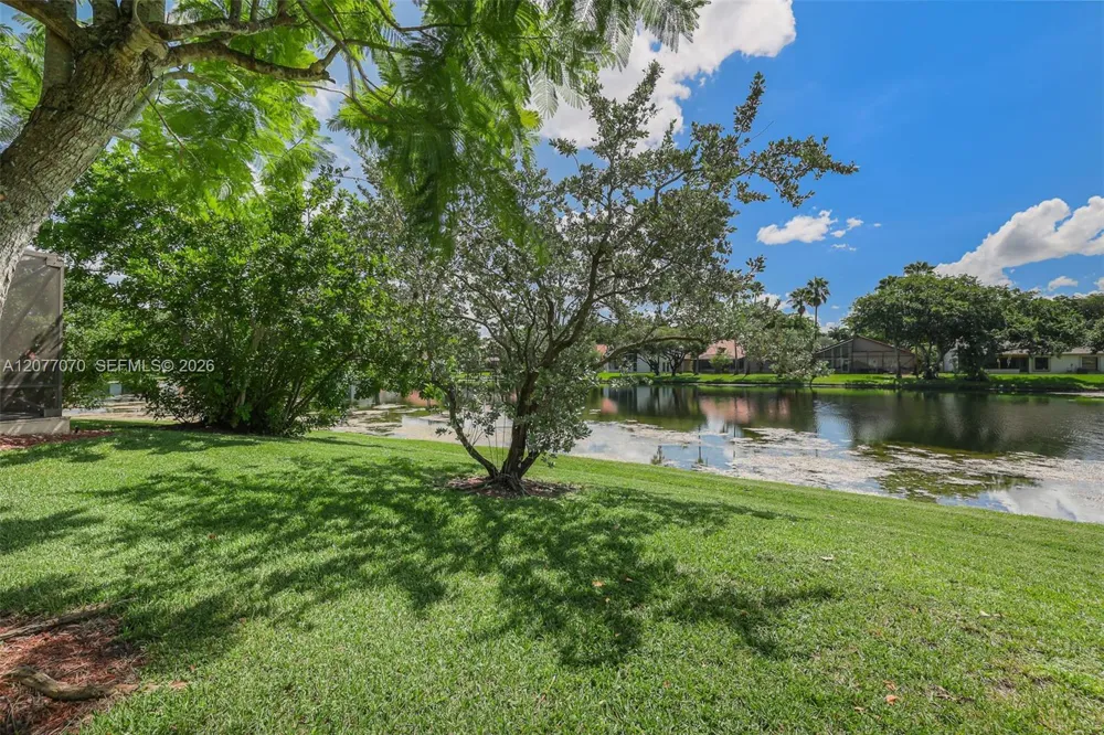 1928 Water Ridge Dr Weston, FL 33326