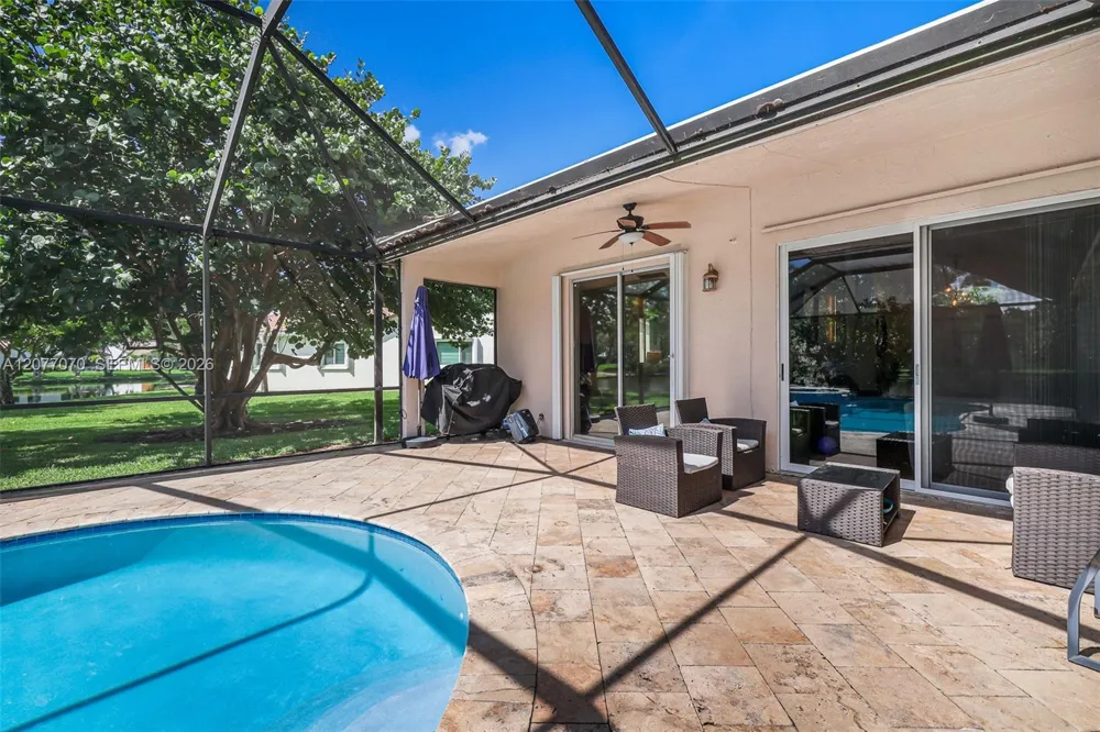 1928 Water Ridge Dr Weston, FL 33326