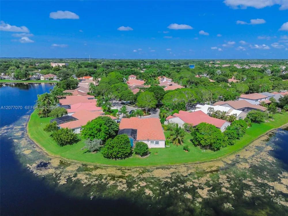 1928 Water Ridge Dr Weston, FL 33326