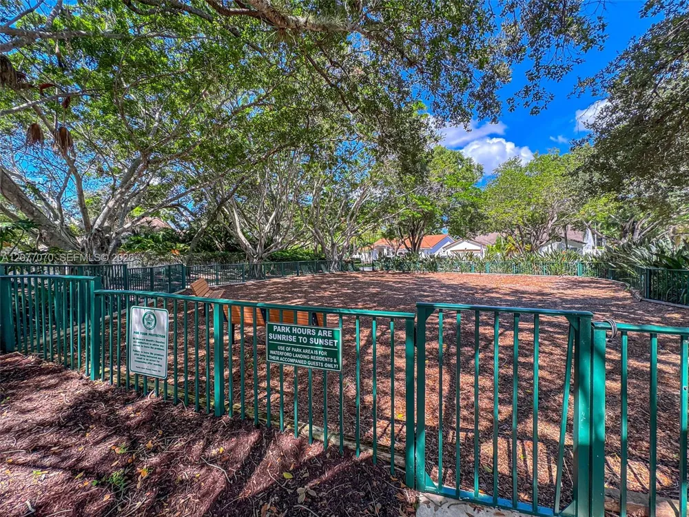 1928 Water Ridge Dr Weston, FL 33326