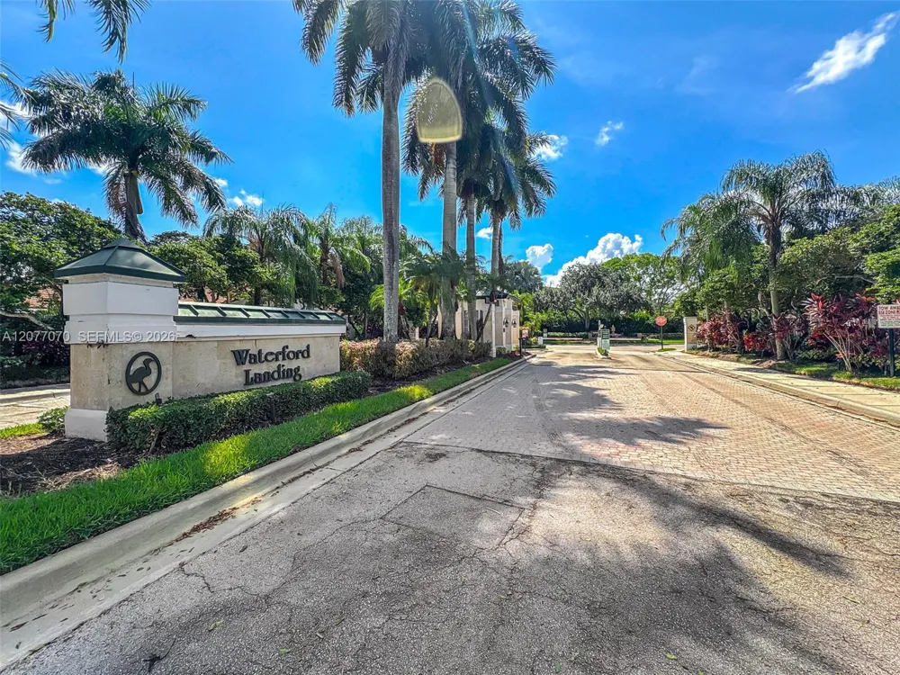 1928 Water Ridge Dr Weston, FL 33326