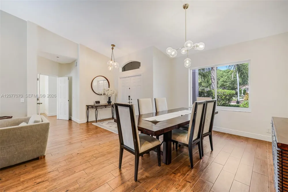 1928 Water Ridge Dr Weston, FL 33326