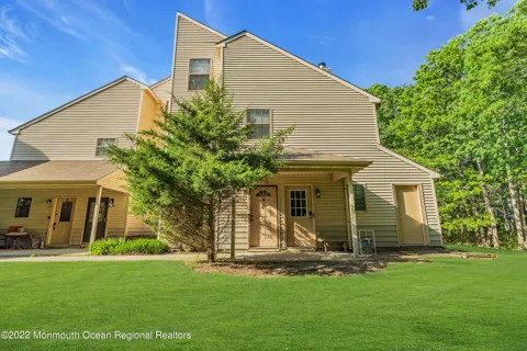 134 Whispering Oaks Way #134