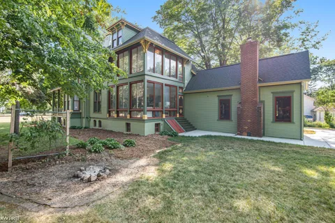 308 W Shiawassee Avenue