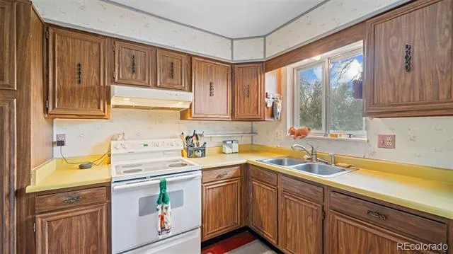 1615 Mineola Street Colorado Springs, CO 80915