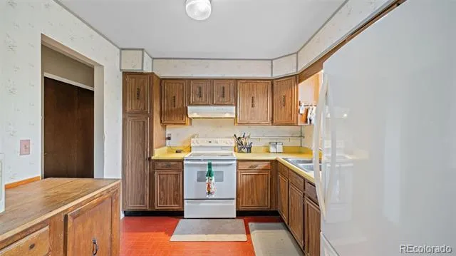 1615 Mineola Street Colorado Springs, CO 80915