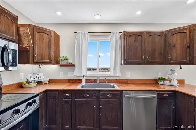 24396 Emerald Trail Deer Trail, CO 80105