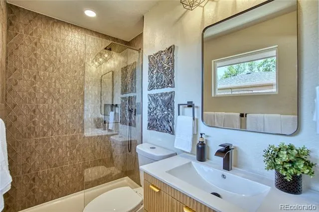 970 W 1st Avenue Broomfield, CO 80020