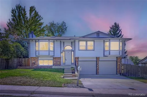 8614 W 65th Place