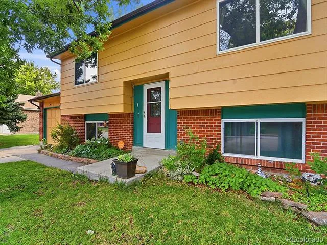 6932 Deframe Court Arvada, CO 80004