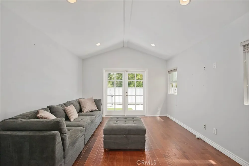 17343 Martha Street Encino, CA 91316