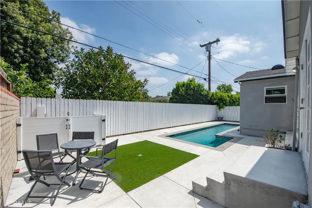 17343 Martha Street Encino, CA 91316