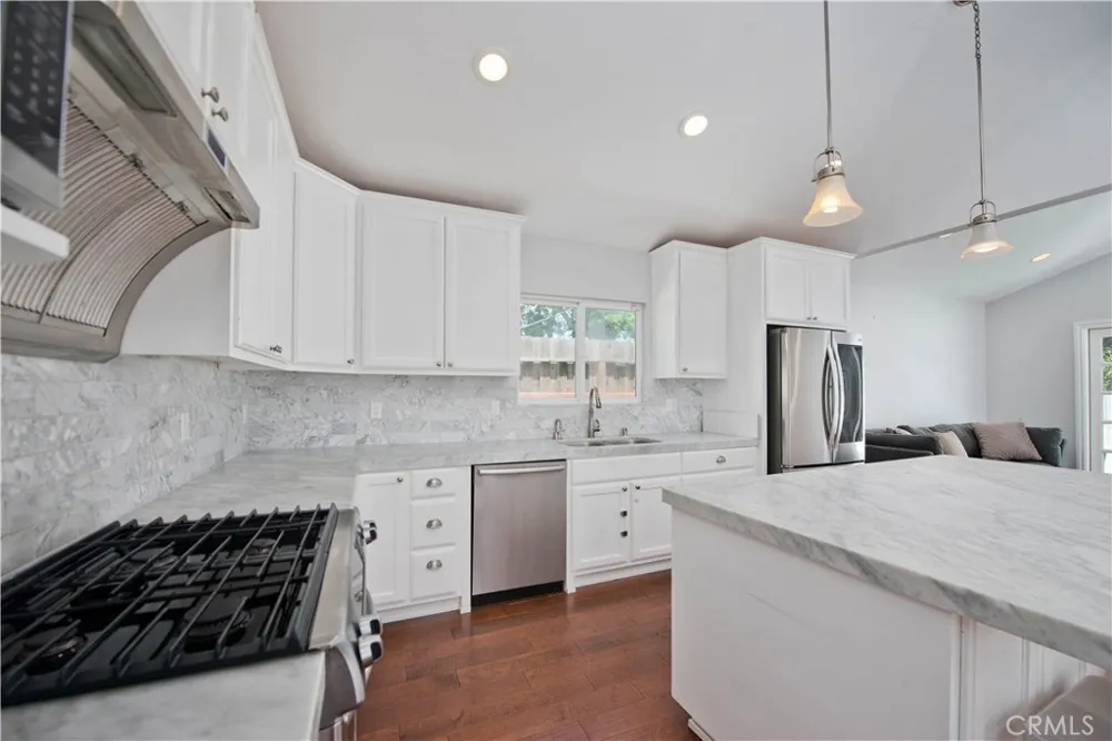 17343 Martha Street Encino, CA 91316