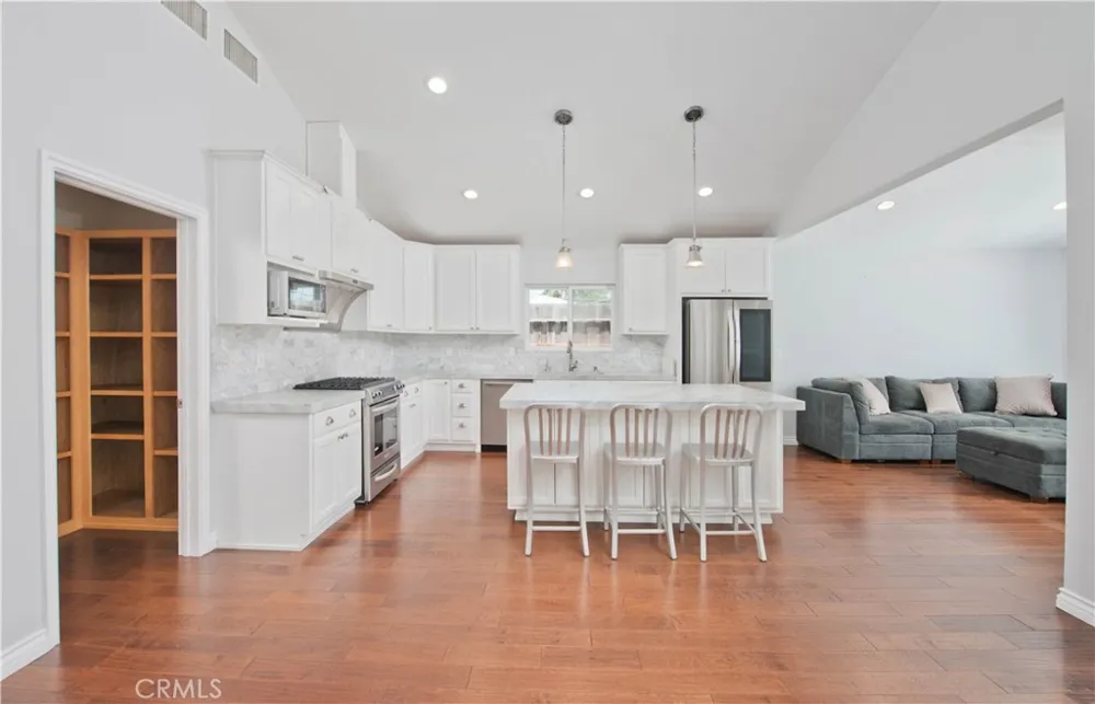 17343 Martha Street Encino, CA 91316
