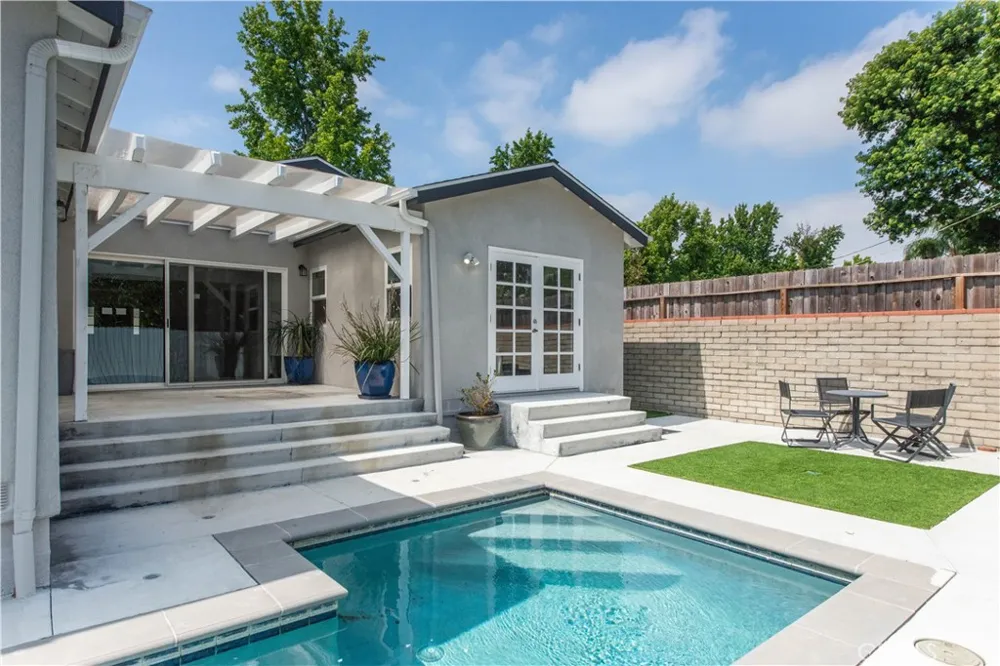 17343 Martha Street Encino, CA 91316