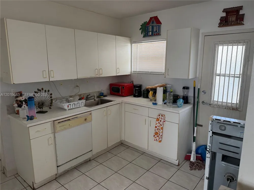1300 Lincoln Rd #E705 Miami Beach, FL 33139