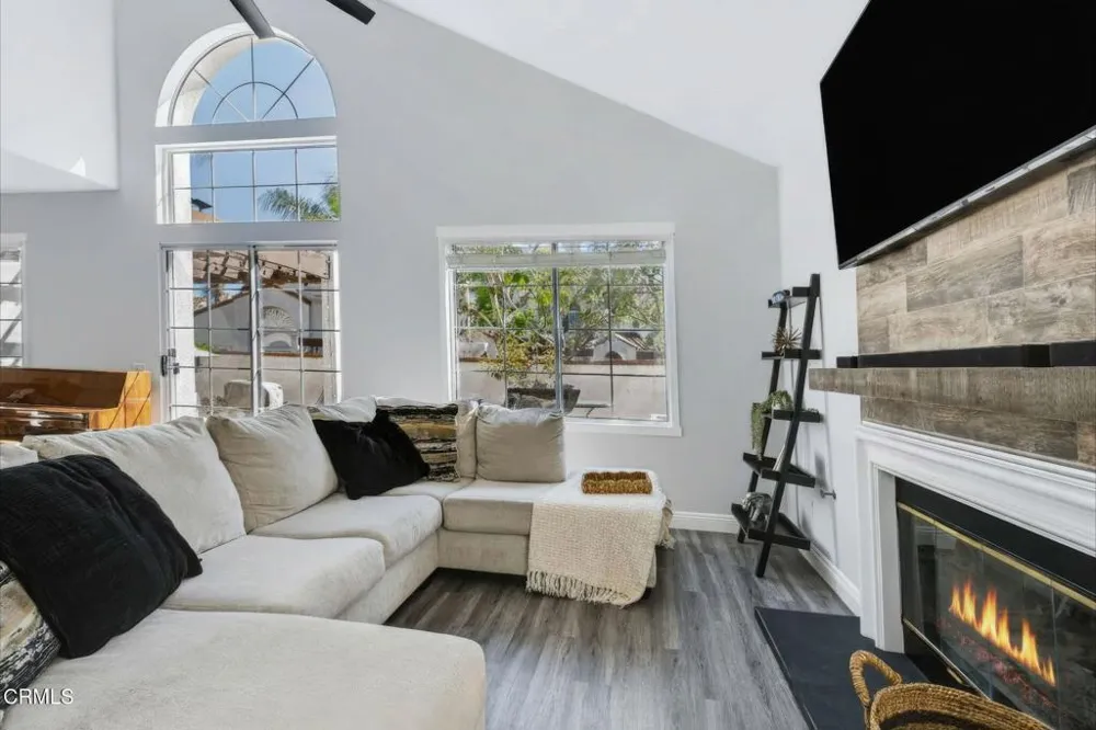 287 Camino Toluca Camarillo, CA 93010