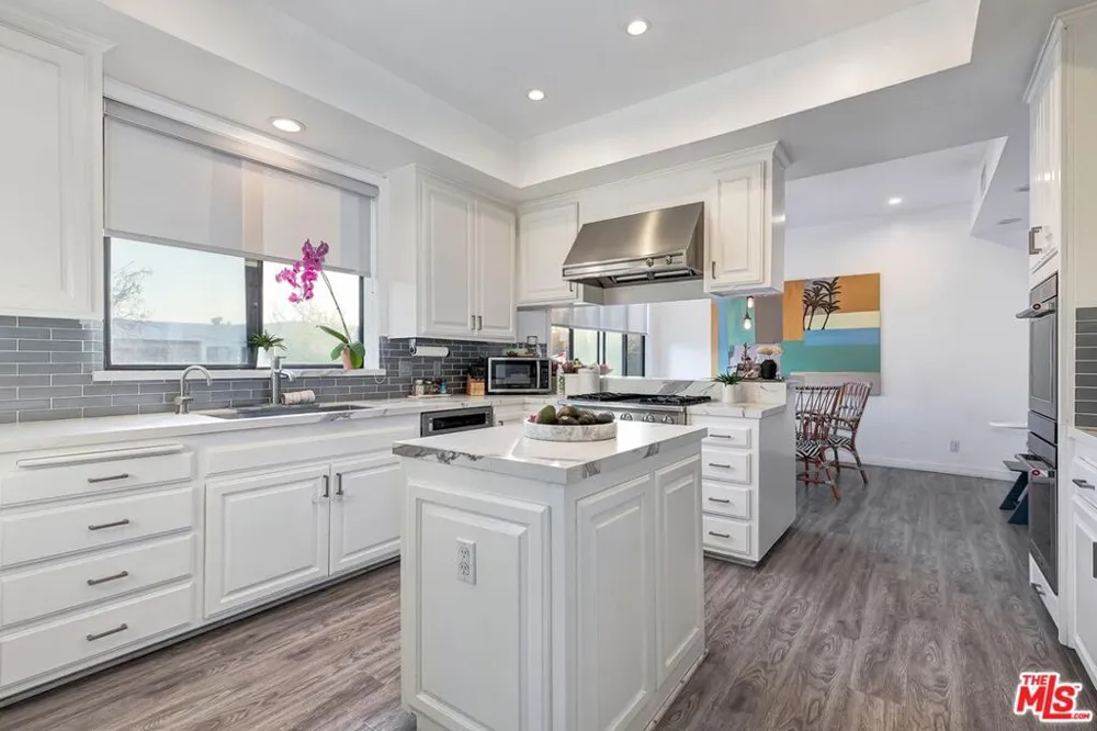 403 Palm Drive #3 Beverly Hills, CA 90210