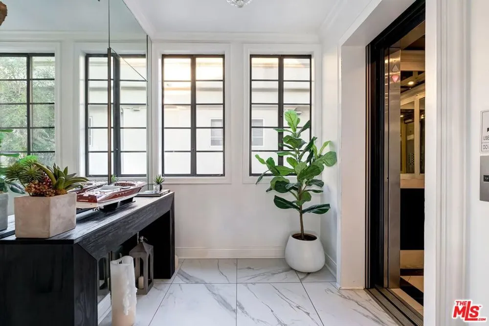 403 Palm Drive #3 Beverly Hills, CA 90210