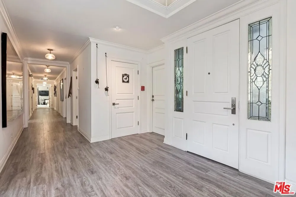 403 Palm Drive #3 Beverly Hills, CA 90210
