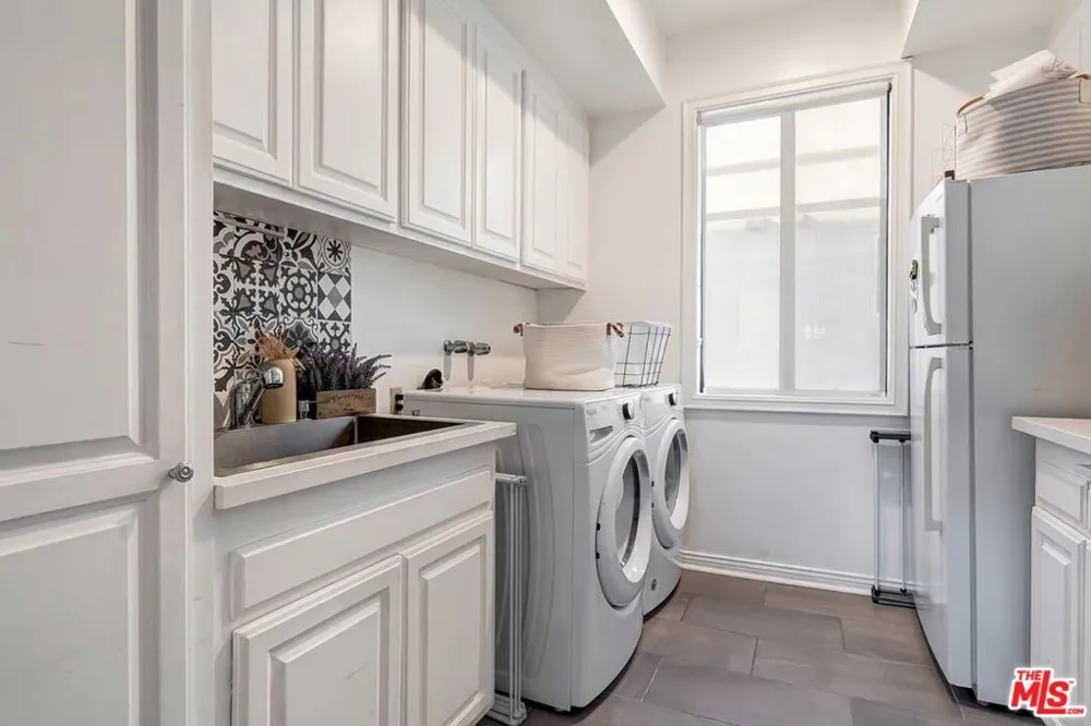 403 Palm Drive #3 Beverly Hills, CA 90210