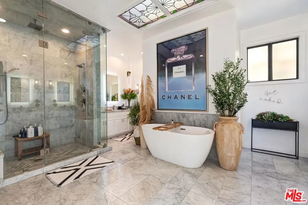 403 Palm Drive #3 Beverly Hills, CA 90210