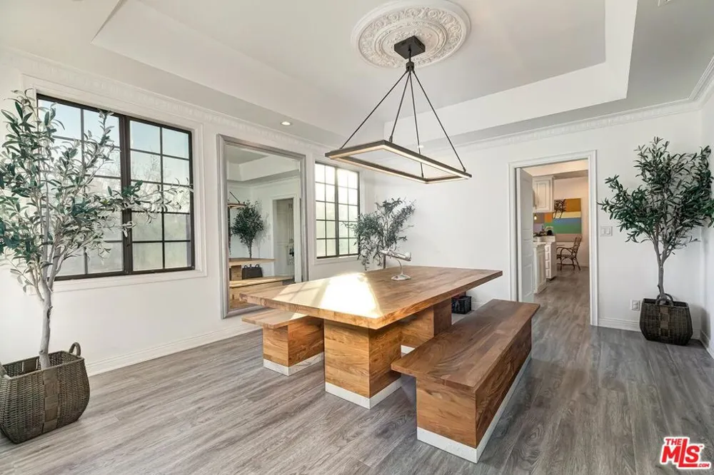 403 Palm Drive #3 Beverly Hills, CA 90210
