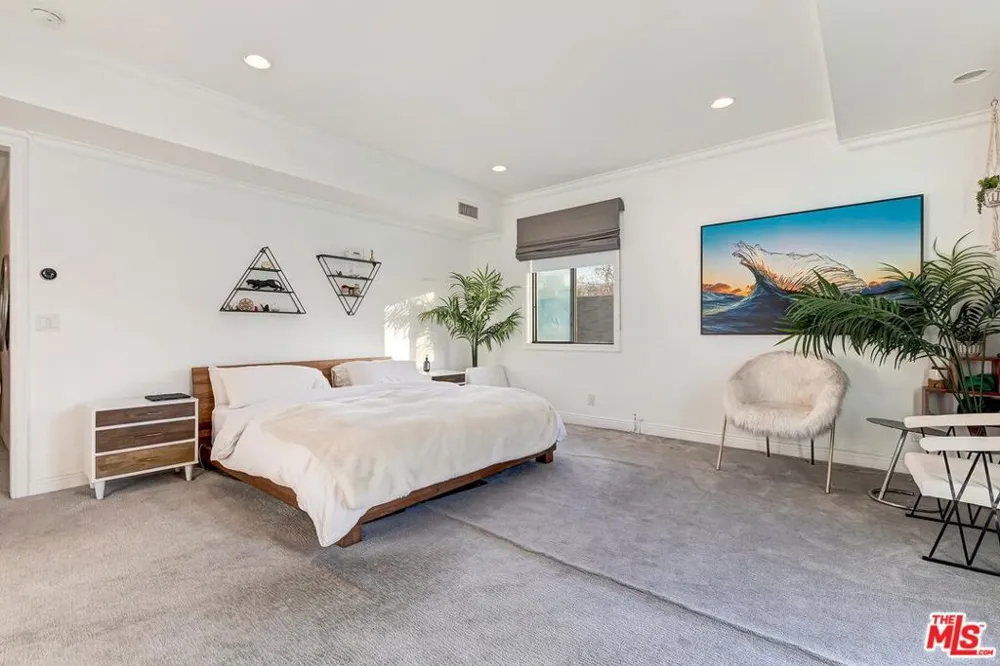 403 Palm Drive #3 Beverly Hills, CA 90210