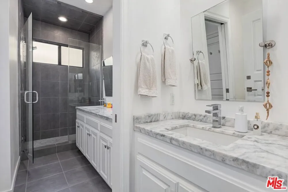 403 Palm Drive #3 Beverly Hills, CA 90210