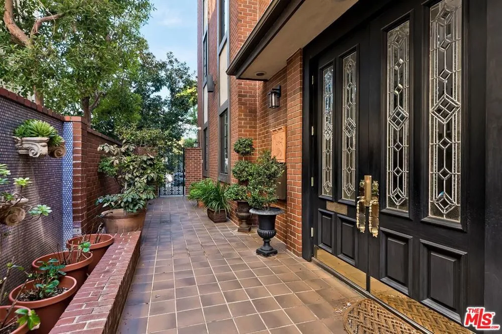 403 Palm Drive #3 Beverly Hills, CA 90210