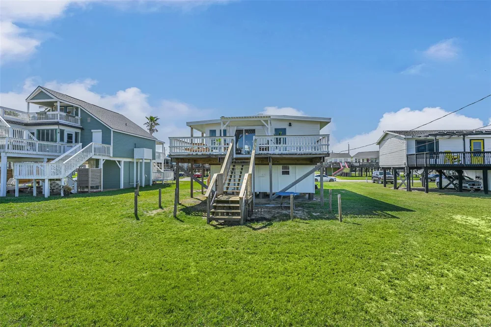 801 Seashell Drive Surfside Beach, TX 77541