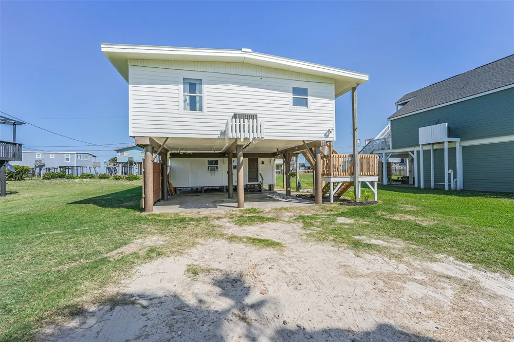 801 Seashell Drive Surfside Beach, TX 77541