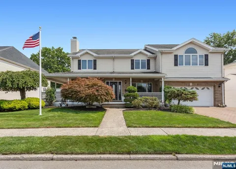 26 Mount Cedar Avenue
