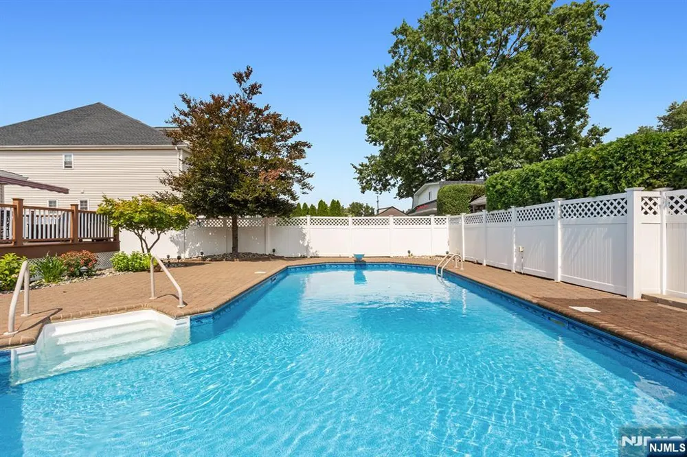 26 Mount Cedar Avenue Wallington, NJ 07057