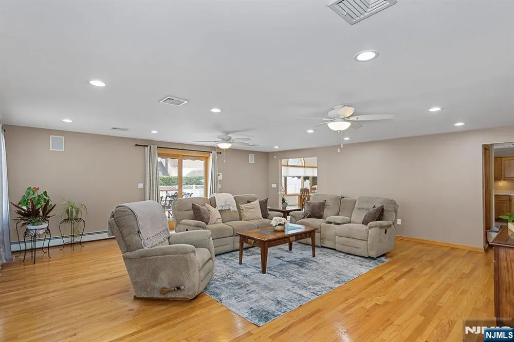 26 Mount Cedar Avenue Wallington, NJ 07057