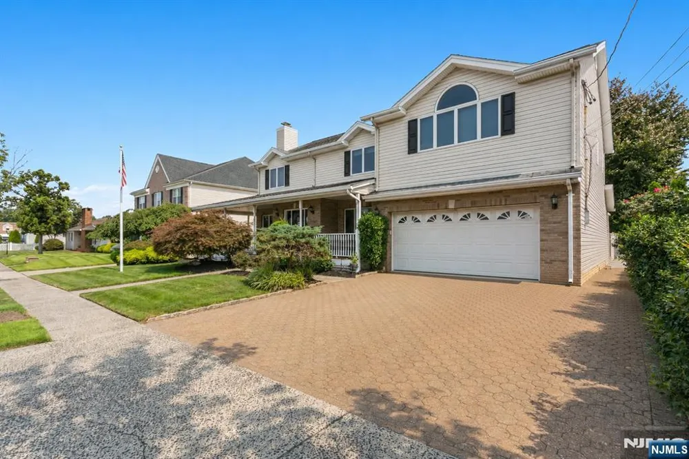 26 Mount Cedar Avenue Wallington, NJ 07057