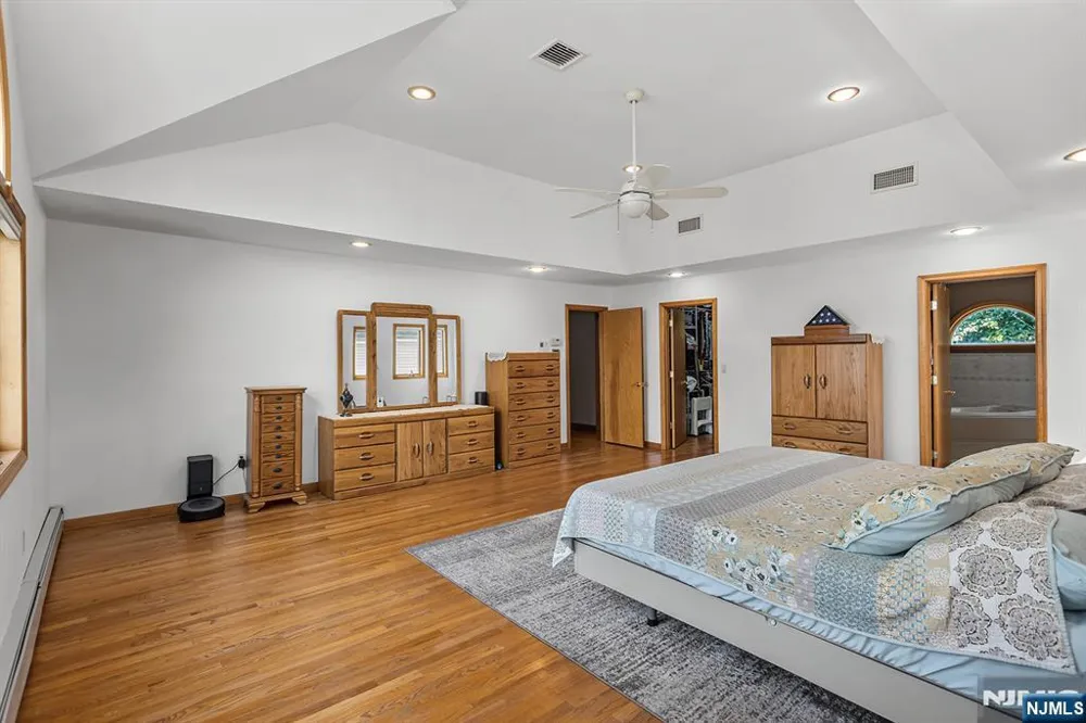 26 Mount Cedar Avenue Wallington, NJ 07057