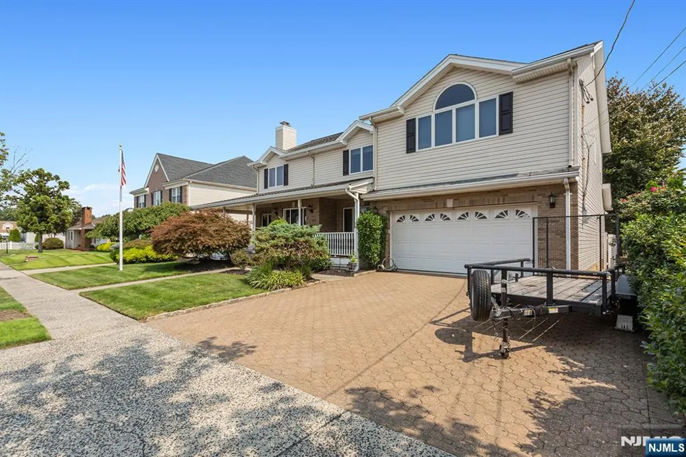 26 Mount Cedar Avenue Wallington, NJ 07057