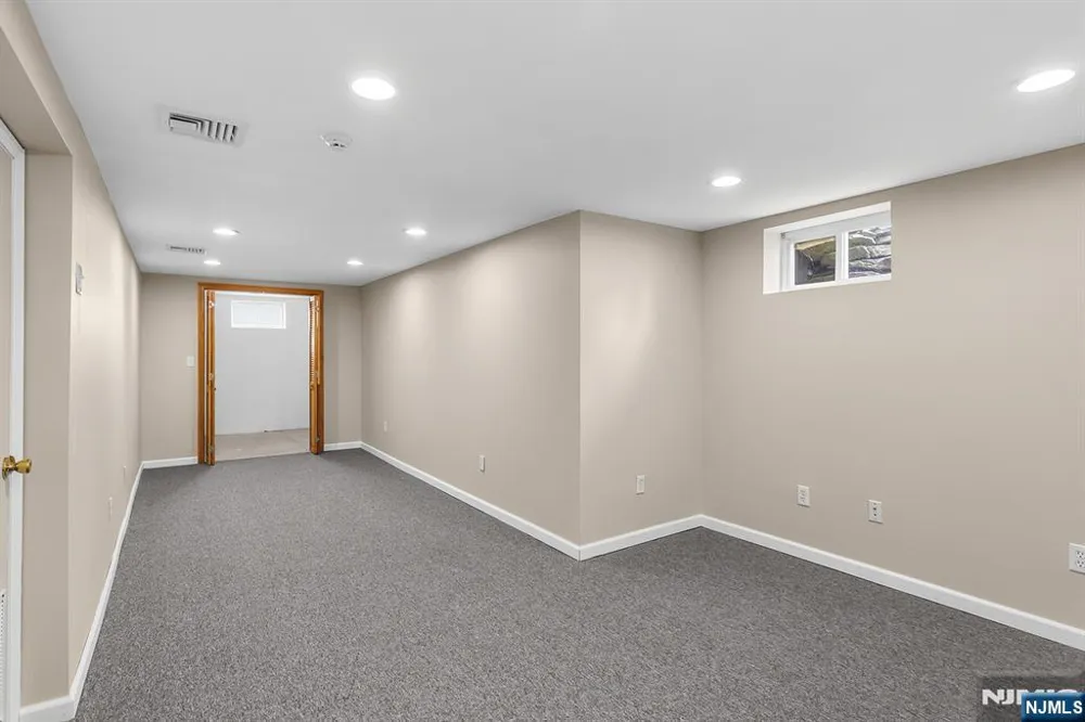 26 Mount Cedar Avenue Wallington, NJ 07057