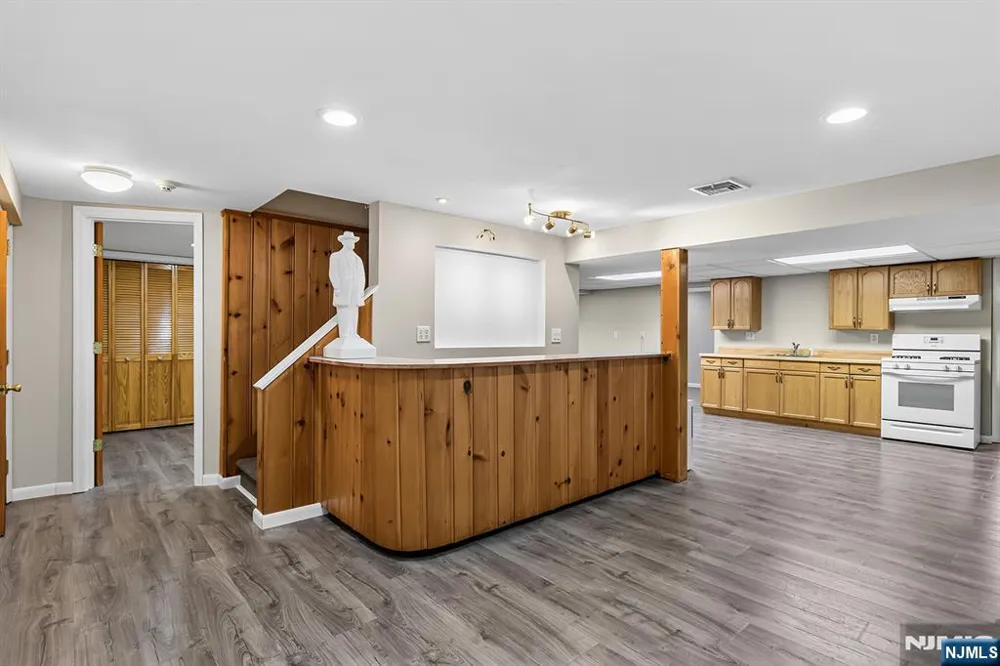 26 Mount Cedar Avenue Wallington, NJ 07057