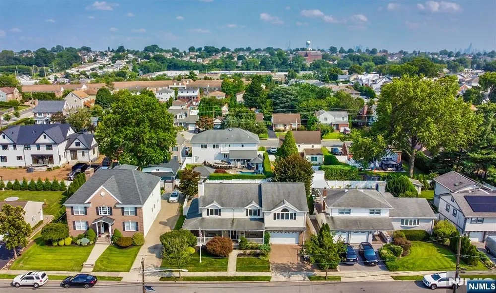 26 Mount Cedar Avenue Wallington, NJ 07057