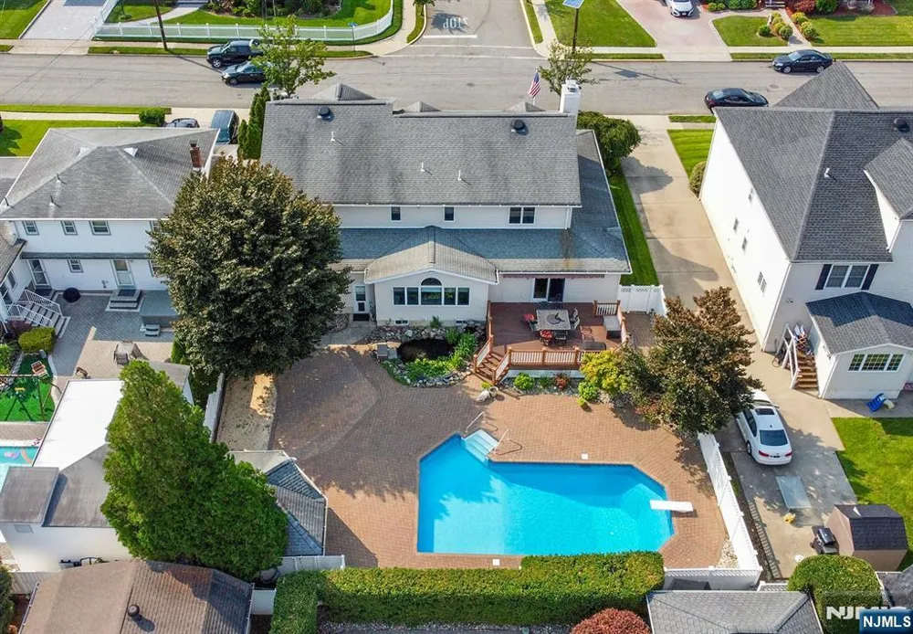 26 Mount Cedar Avenue Wallington, NJ 07057