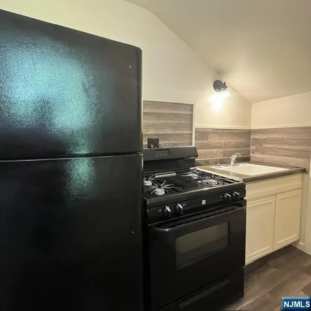 51 Clinton Avenue Bergenfield, NJ 07621