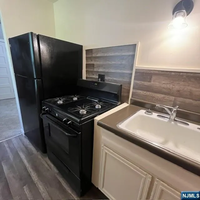 51 Clinton Avenue Bergenfield, NJ 07621
