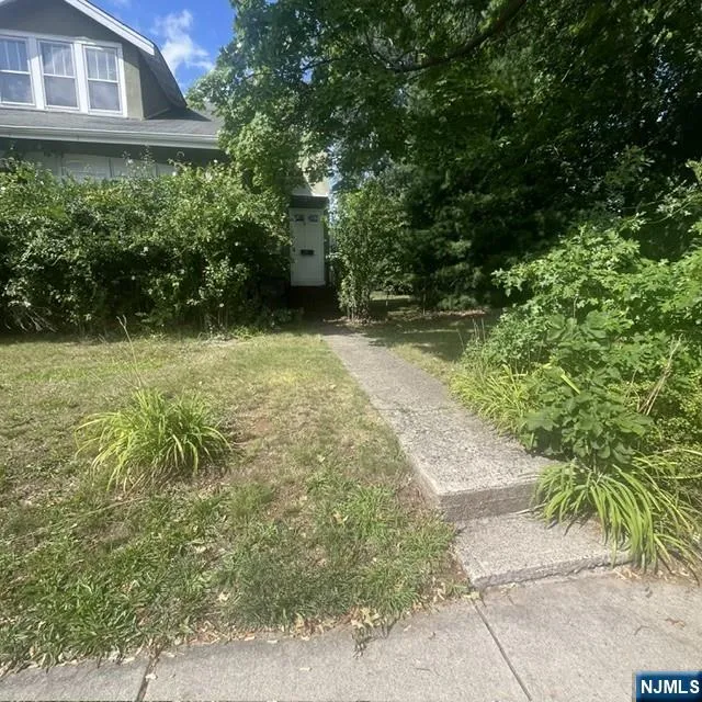 51 Clinton Avenue Bergenfield, NJ 07621