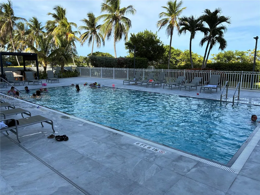 4301 Collins Ave #402 Miami Beach, FL 33140