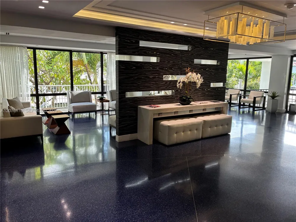 4301 Collins Ave #402 Miami Beach, FL 33140