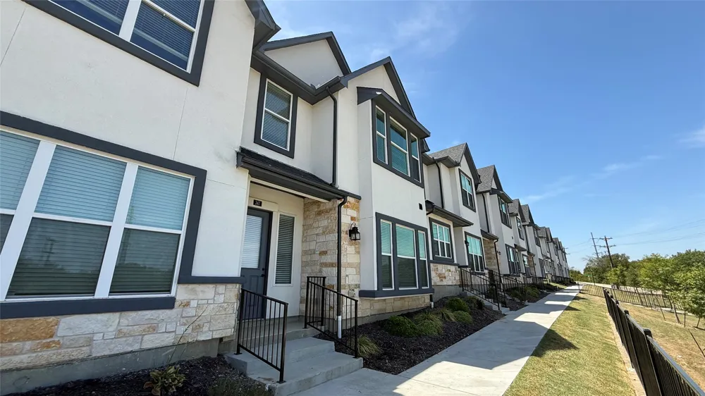247 Mule Deer Mews Frisco, TX 75068