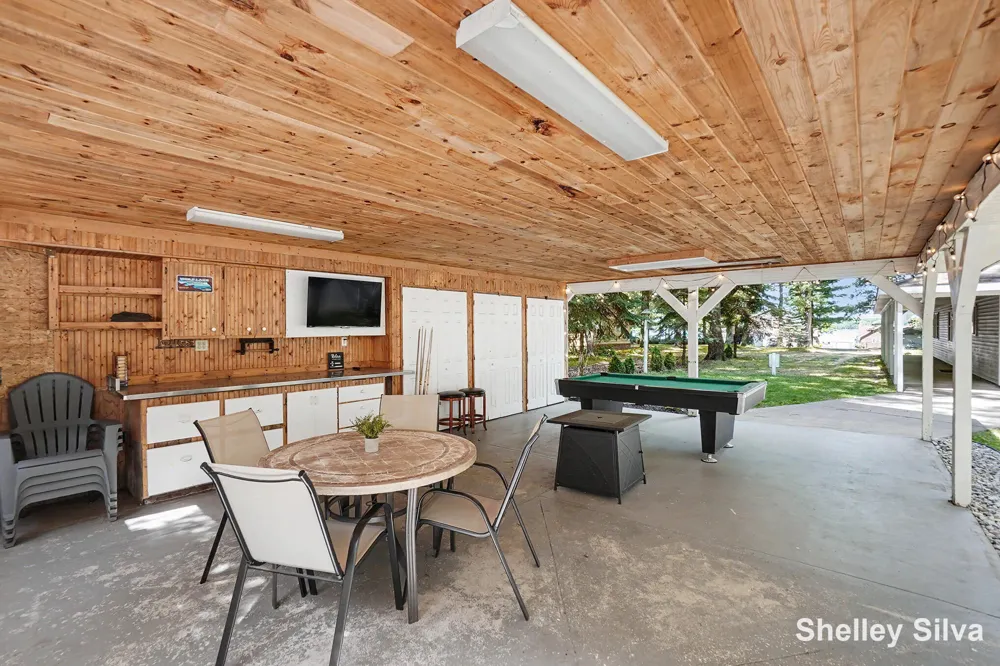 2121 Wolf Lake Drive Baldwin, MI 49304