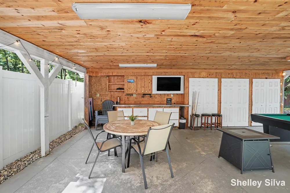 2121 Wolf Lake Drive Baldwin, MI 49304